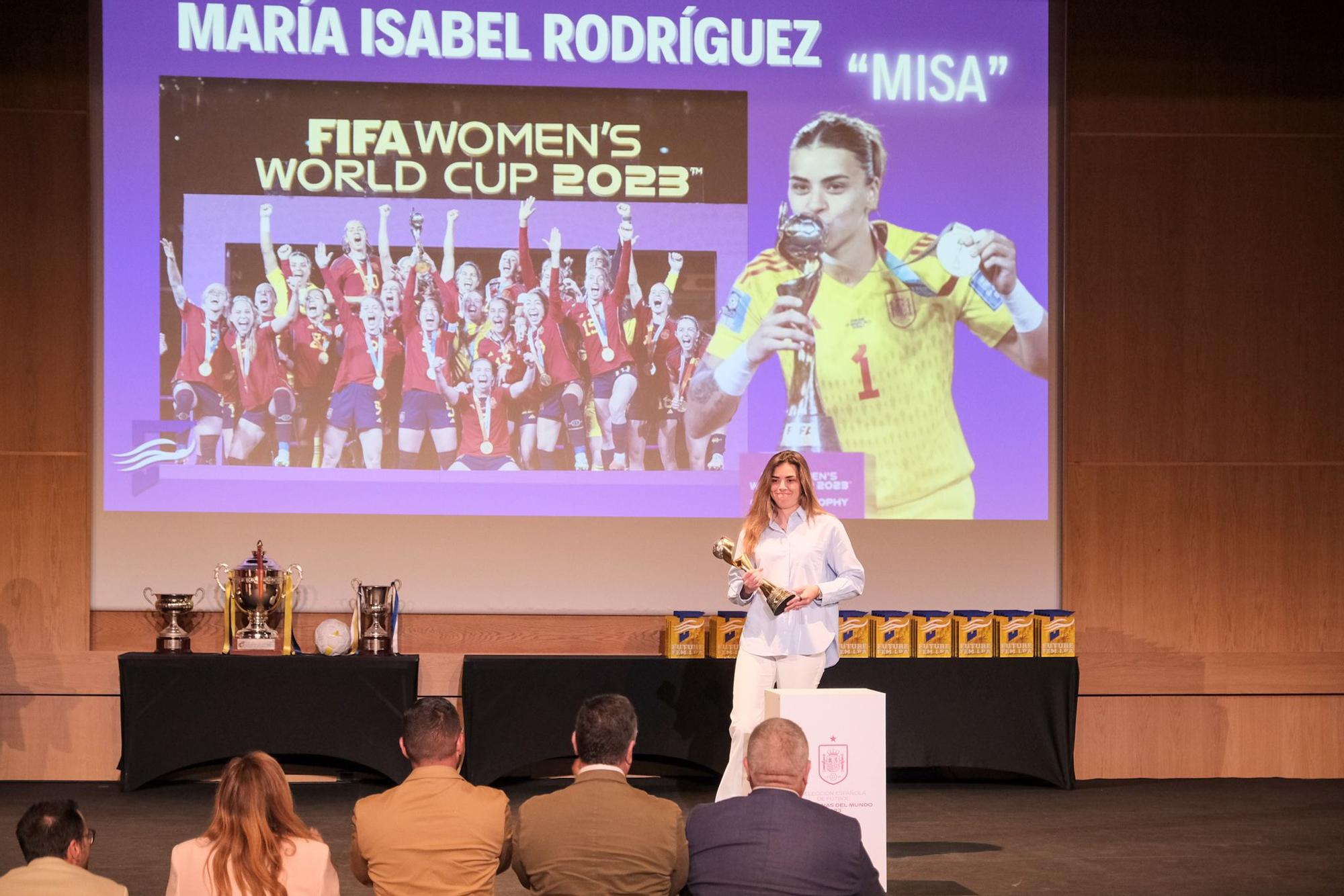 El fútbol femenino canario distingue a las pioneras