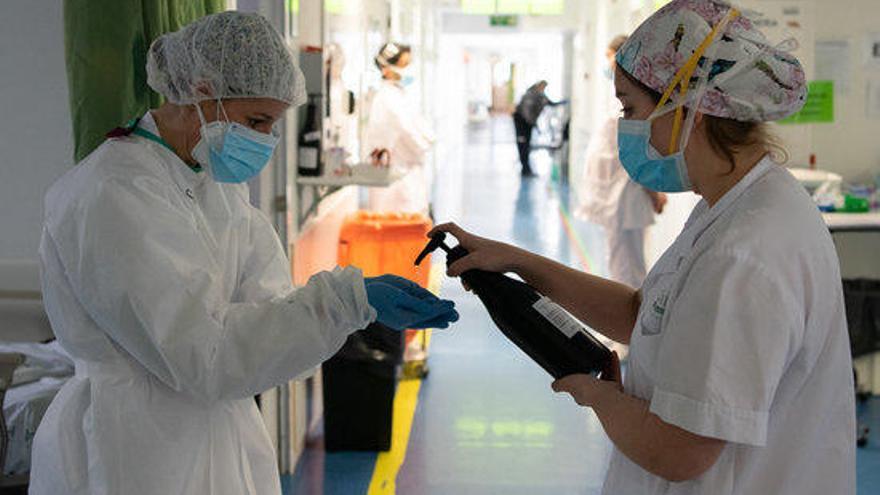 Metges de l&#039;Hospital Clínic treballen durant la pandèmia de covid-19.