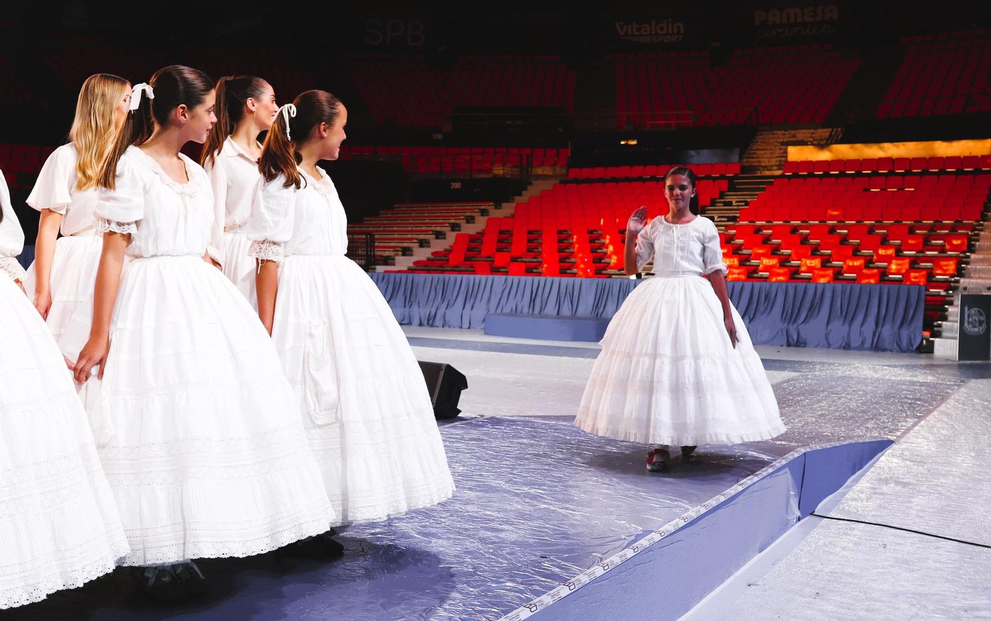 Honores en la despedida: el ensayo de Laura, Paula y las cortes de las Fallas 2023