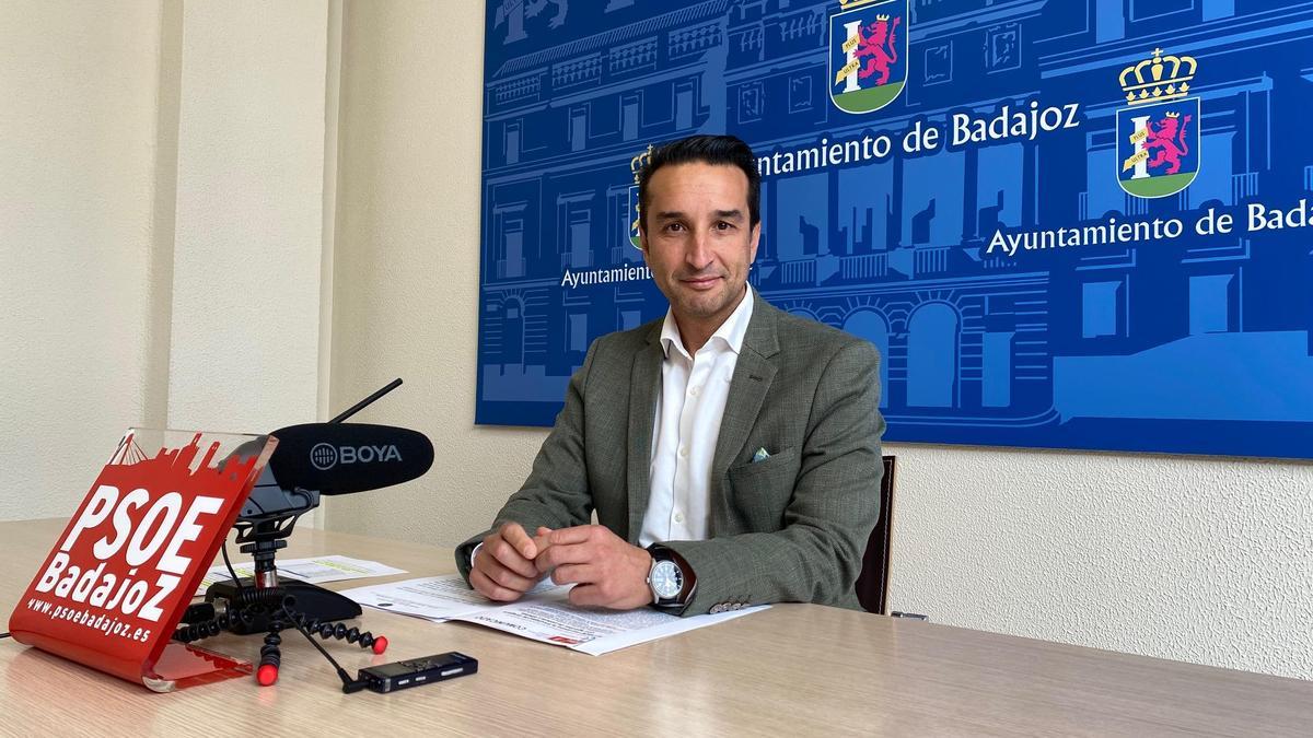 Ricardo Cabezas, portavoz del grupo municipal socialista en el Ayuntamiento de Badajoz.