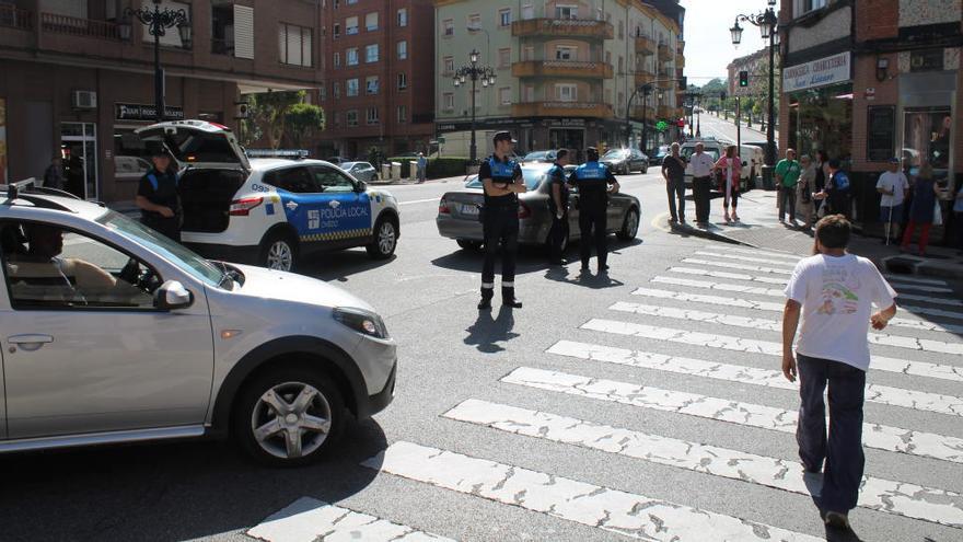 Herida leve una mujer tras sufrir un atropello en la calle San Lázaro de Oviedo