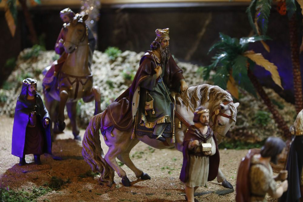 El Belén de Aprendices, con figuras de 1946, ya se puede visitar en la iglesia de Begoña del Port de Sagunt.