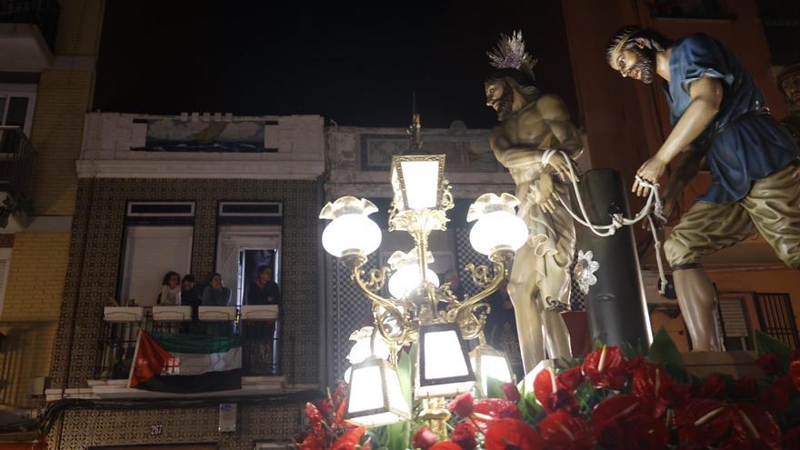 La Semana Santa Marinera salva el Santo Entierro tras la lluvia