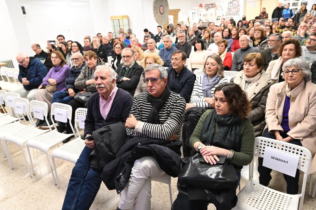 El instituto de Carrús, en Elche, inaugura una exposición por sus 50 años