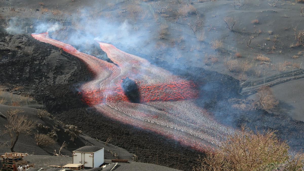 Nueva colada surgida del volcán de La Palma.