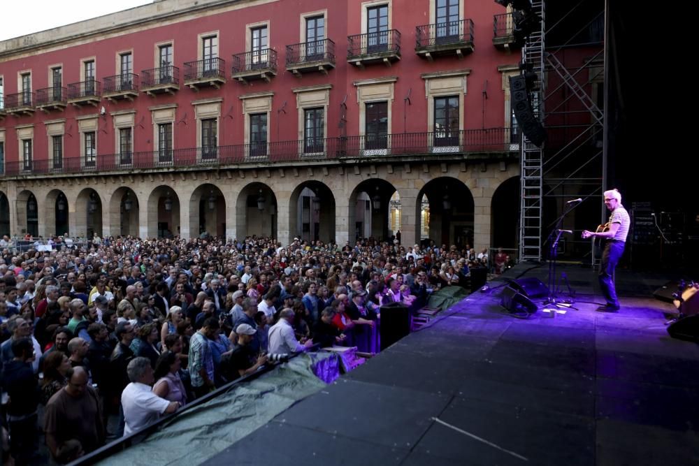 Concierto de Nick lowe en la plaza Mayor