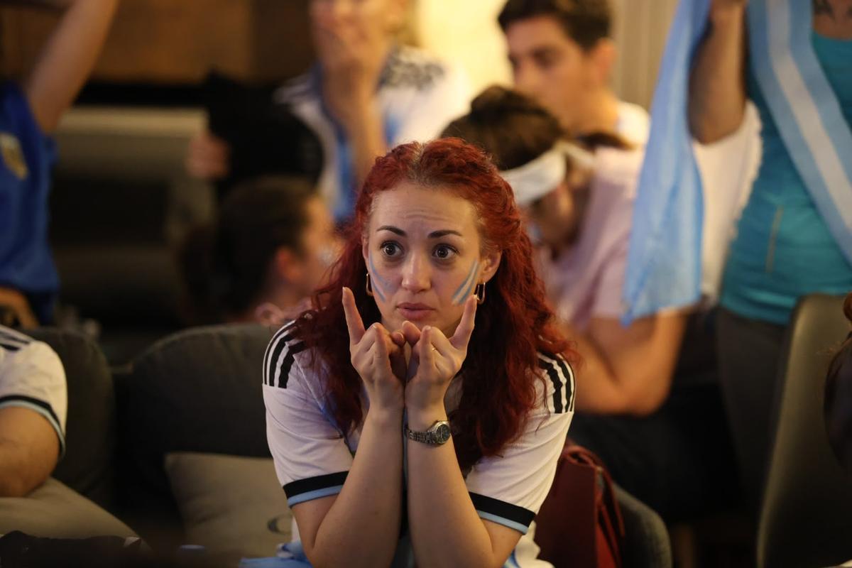 Los aficionados argentinos en Córdoba vibran con su equipo en la final del Mundial 2026