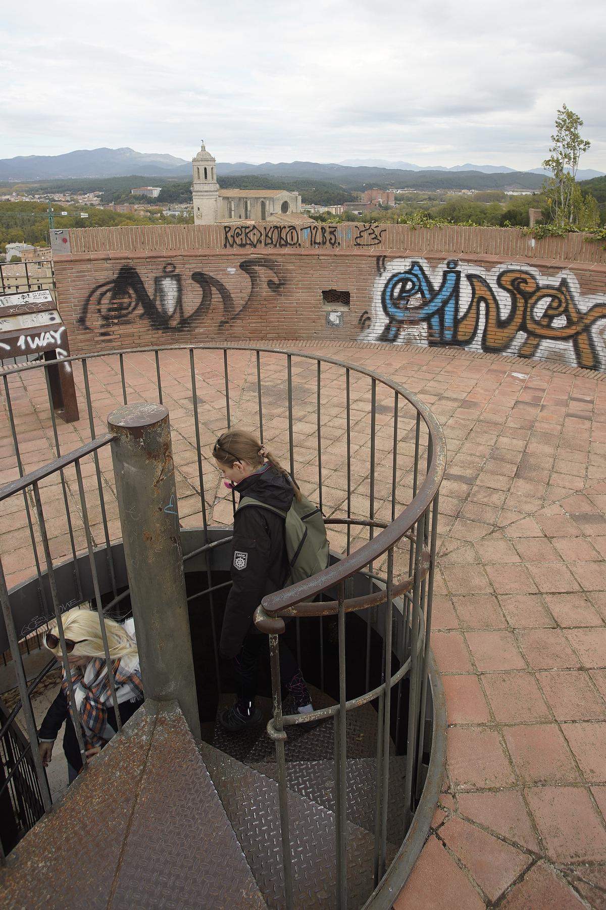 Les torres de la muralla de Girona, farcides de pintades Les torres de la muralla de Girona, farcides de pintades