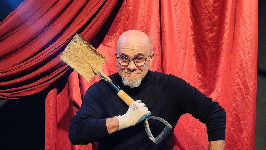 Xavi Castillo fa una sàtira de Mazón al Teatre de l&#039;Aurora d&#039;Igualada
