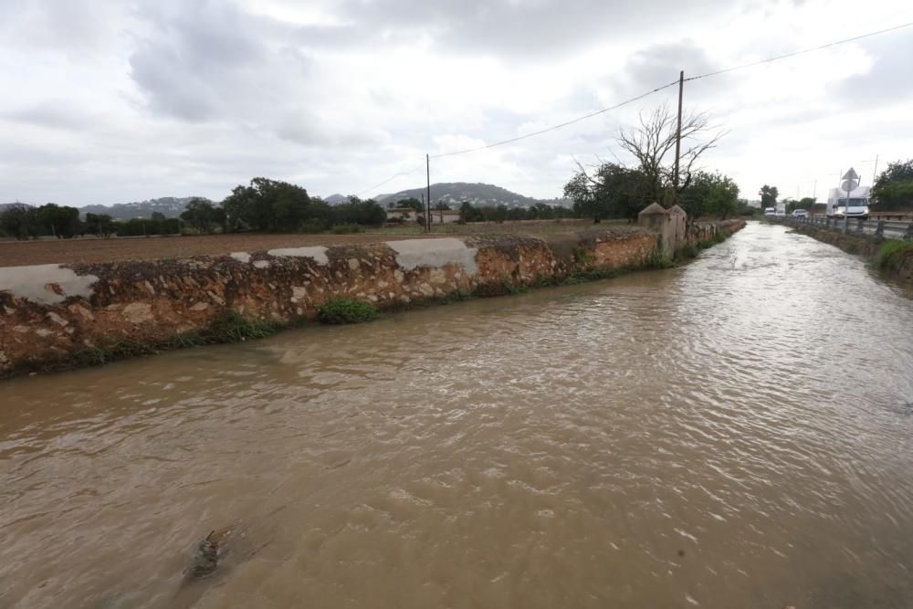 Carreteras anegadas en Ibiza.