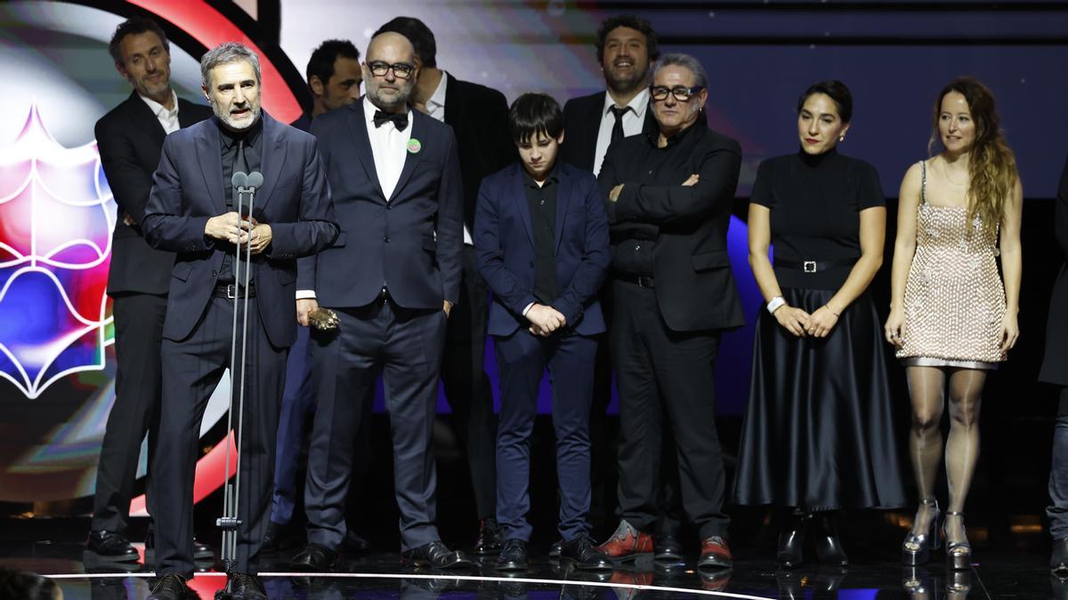 Ganadores de los Premis Gaudí 2026. El productor Xavi Font (i) agradece el premio a la Mejor Película en lengua no catalana por 'Sirat Ganadores de los Premis Gaudí 2026. El productor Xavi Font (i) agradece el premio a la Mejor Película en lengua no catalana por 'Sirat