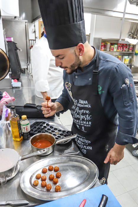 Niki Pavanelli, cocinero del restaurante tinerfeño Il Bocconcino, gana con su «Tierra y mar» el primer premio de la V edición del certamen guardamarenco