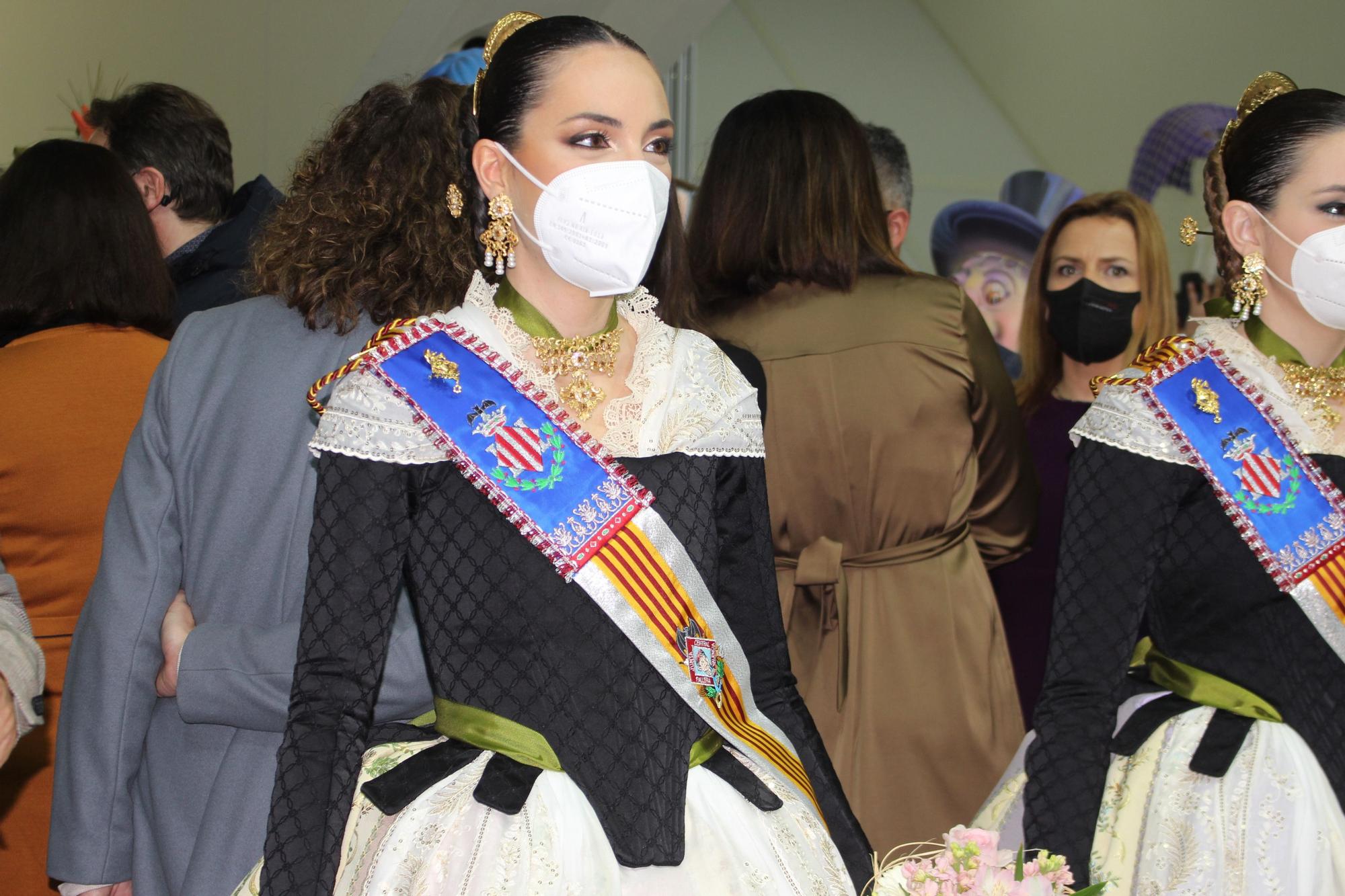 Jubones negros y ninots. Noche de estreno para la corte de las Fallas 2022