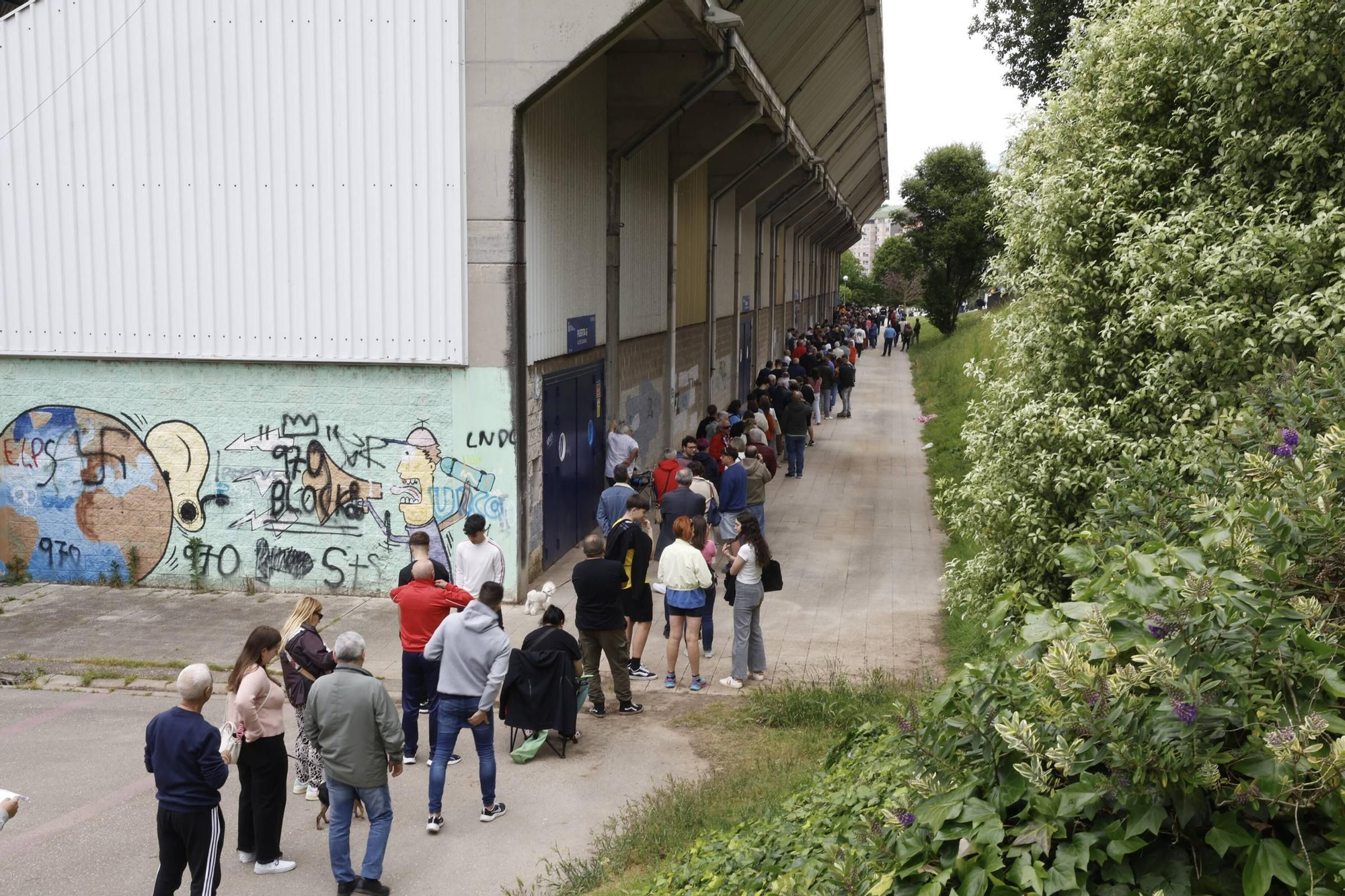 EN IMÁGENES: Impresionantes colas para asistir a la final por el ascenso del Avilés