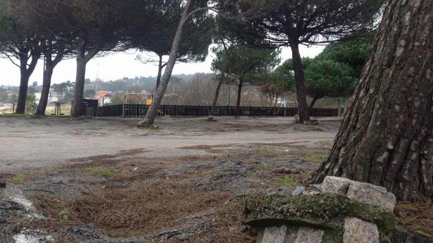 Estado actual del aparcamiento de la playa de Areas. // FdV