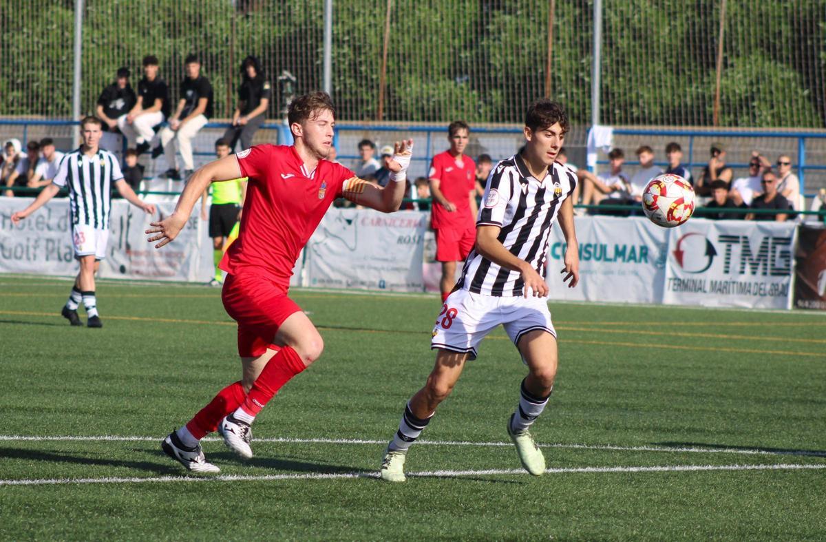 Fran Santamaría, en la acción que acabó con el 1-0 para el Castellón frente al Alboraya.