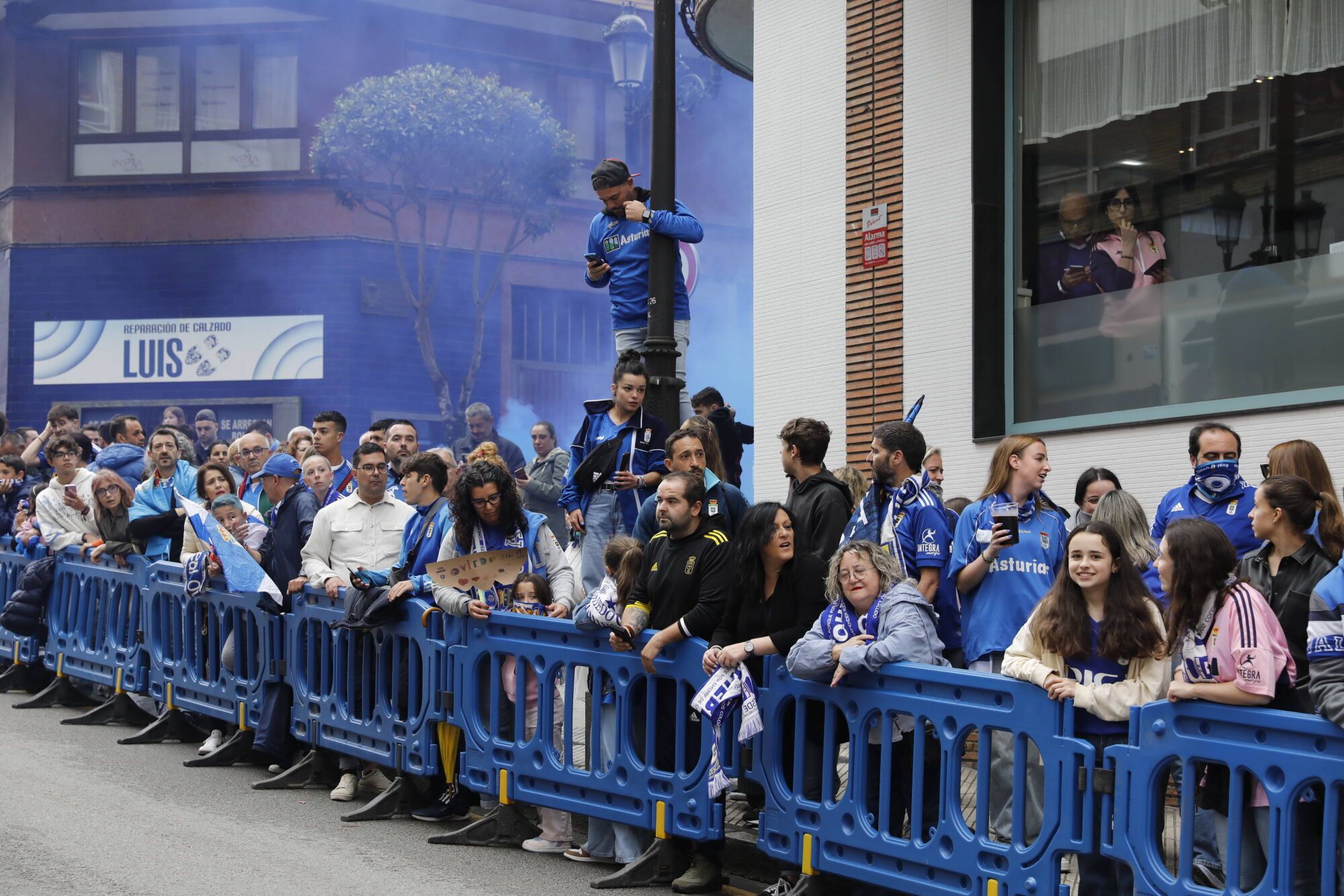 Así fue el recibimiento de la afición al Real Oviedo y toda la previa del último partido de la temporada