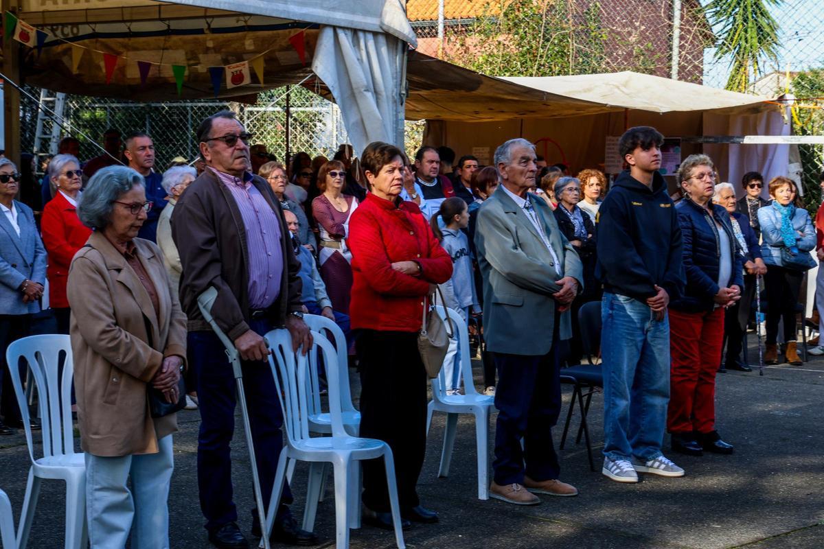 Asistentes a la misa de O Piñeiro.