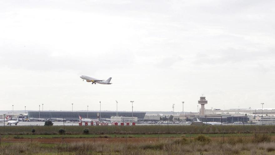 Varios aviones frustran la toma de tierra en Palma por cizalladura y se desvían a otros aeropuertos