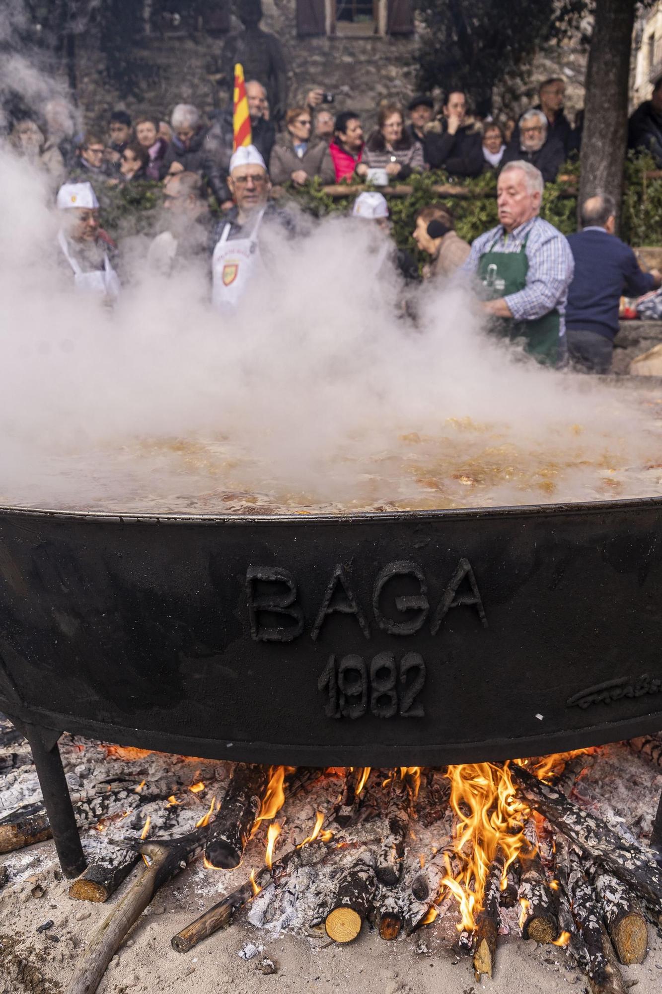 Bagà cuina el seu popular arròs per 2.500 persones