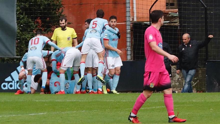 El Celta B remonta con grandeza al líder