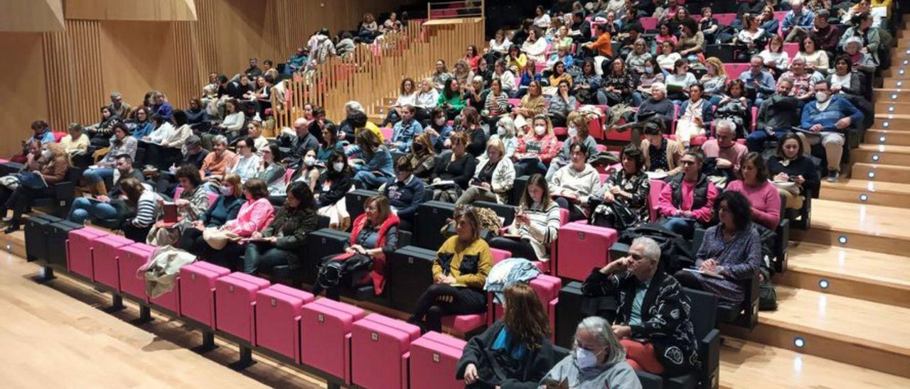 Los profesores, ayer, durante la formación. | Gobierno de Asturias