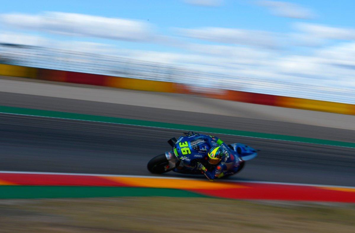 El piloto de Suzuki Joan Mir  participa en la sesión de entrenamientos de MotoGP del Gran Premio de Teruel en el ciircuito Motorland en Teruel.