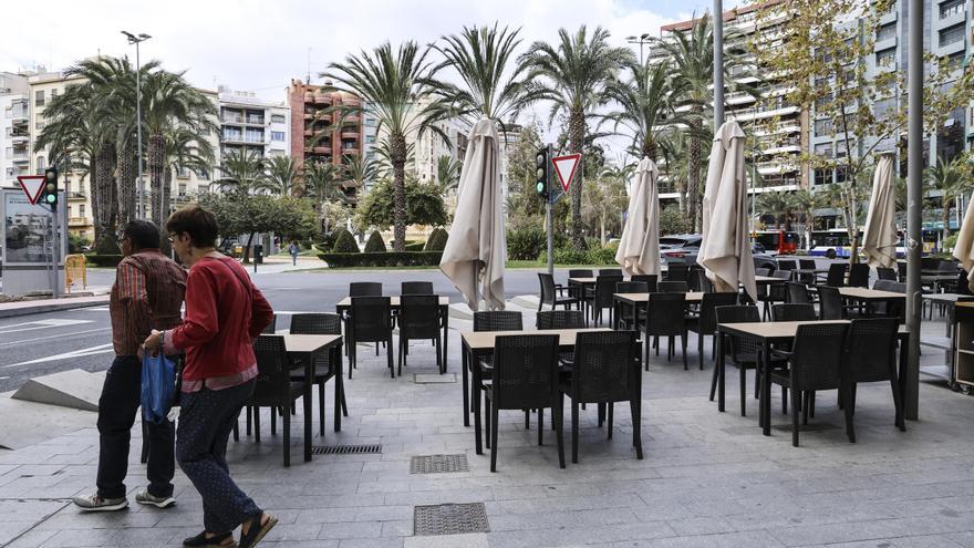El viento se lleva cerca del 30% de la facturación de bares y restaurantes al cerrar las terrazas en la provincia de Alicante
