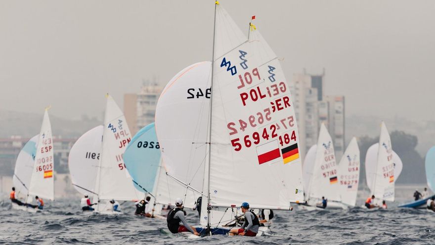 Las españolas Perelló y Cardona y las griegas Kerkezou y Giannouli, primeras líderes del Mundial de 420 en Alicante