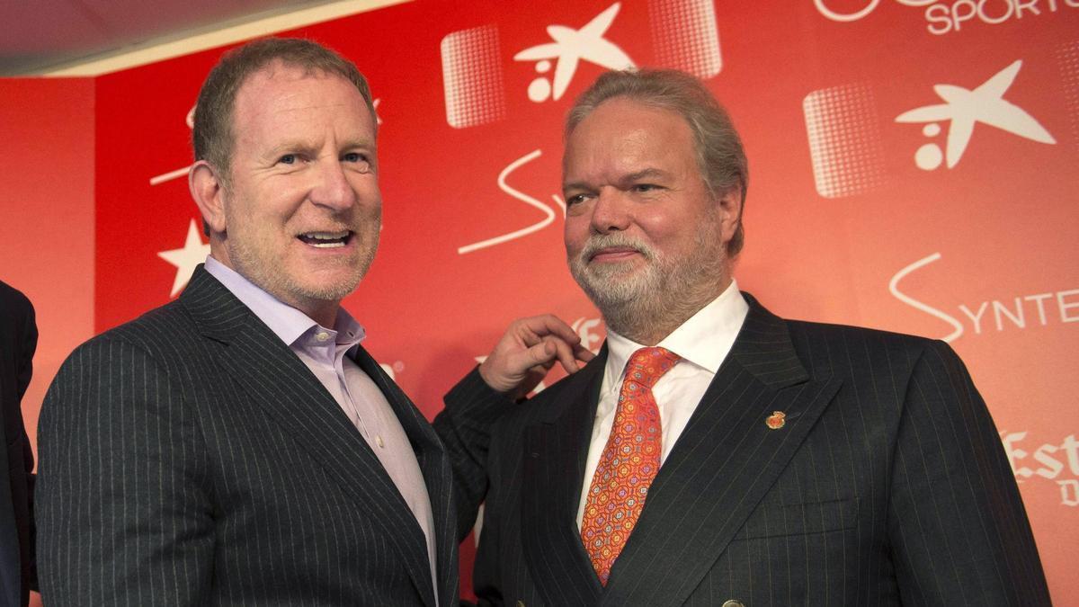 Am 4. Januar 2016 gab Utz Claassen (re.) den Verkauf an Robert Sarver (li.) bekannt.