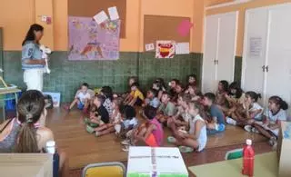 La escritora Ana Llamas acerca sus cuentos al programa "Conciliamos" en Benavente
