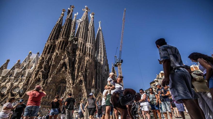 Catalunya preveu un estiu de ple turístic, malgrat unes tarifes un 5% més cares i la nova taxa de la Generalitat