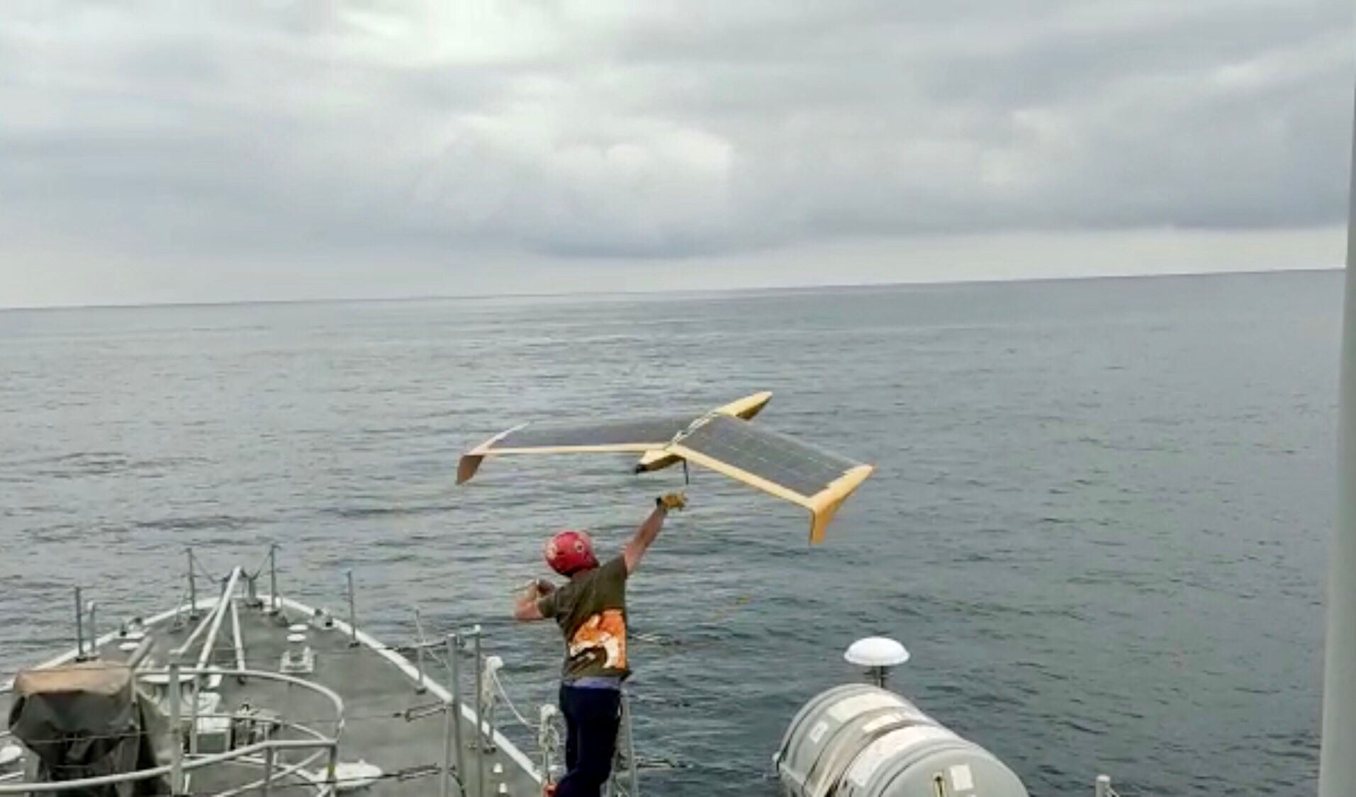 Pruebas del dron de Marine Instruments desde un cazaminas de la Armada