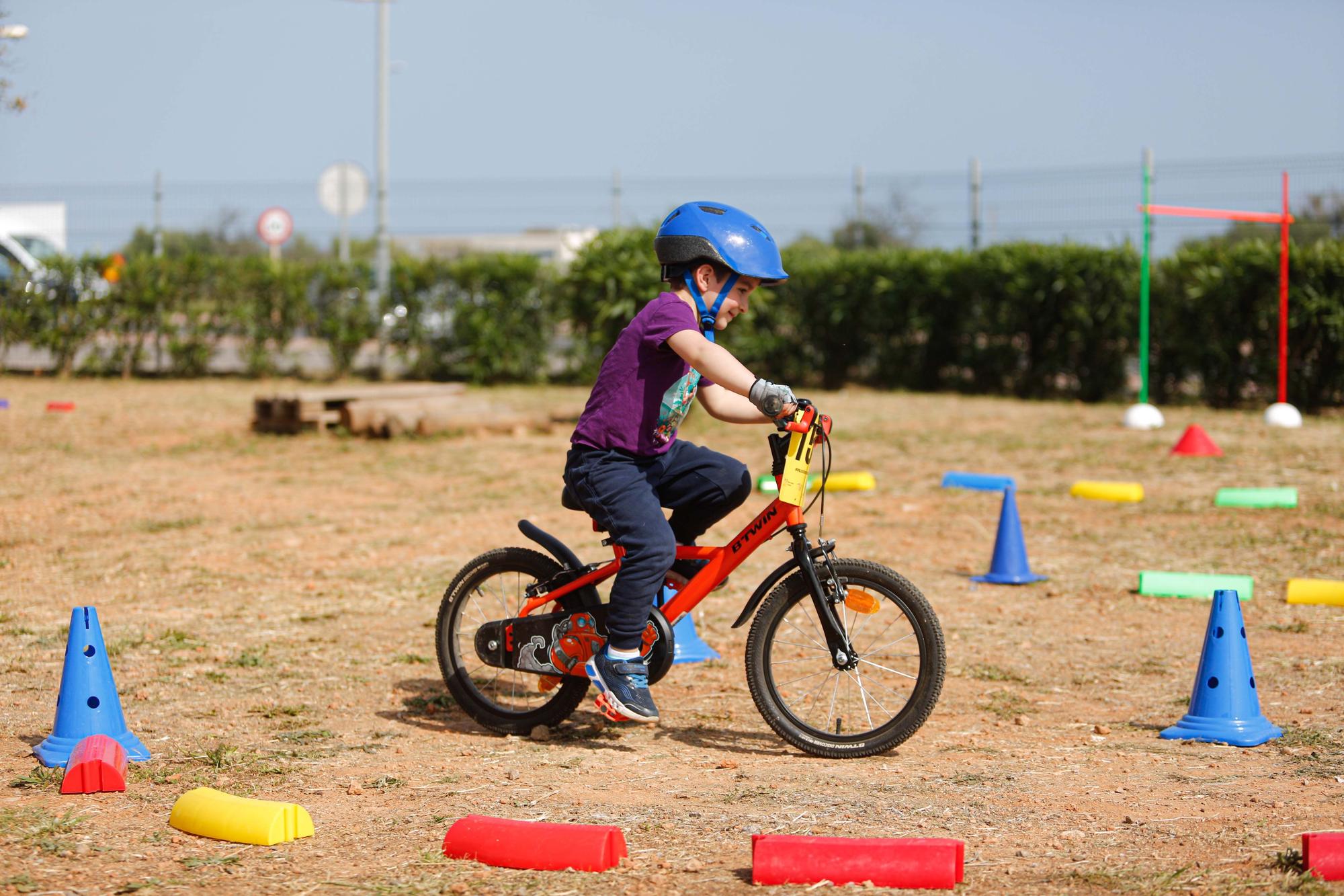 Los más pequeños de Ibiza aprenden a manejar con Bicykids