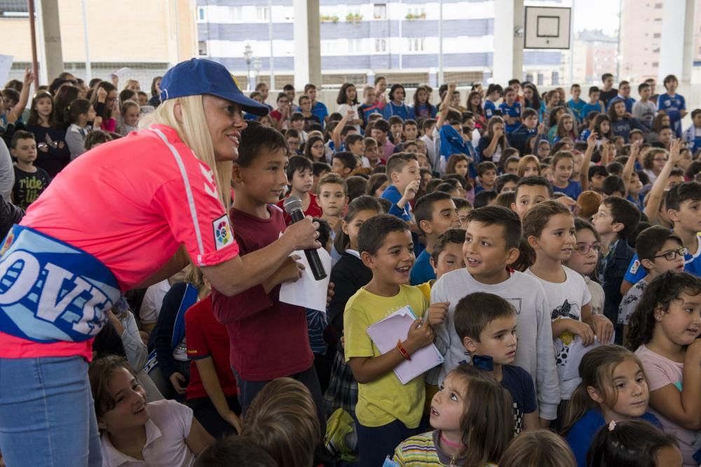 Los jugadores del Real Oviedo, Esteban y Diegui, visitan el colegio de La Corredoria 2