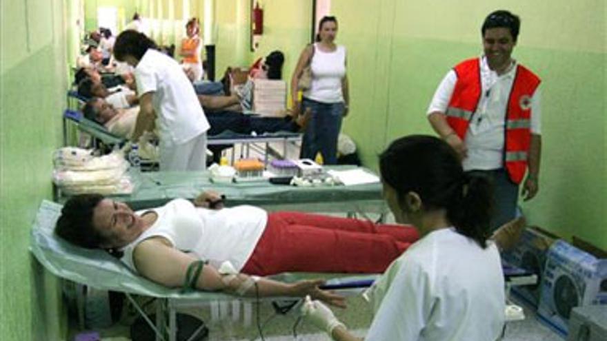 La sustitución de médicos en verano hará posible recoger mil bolsas más de sangre
