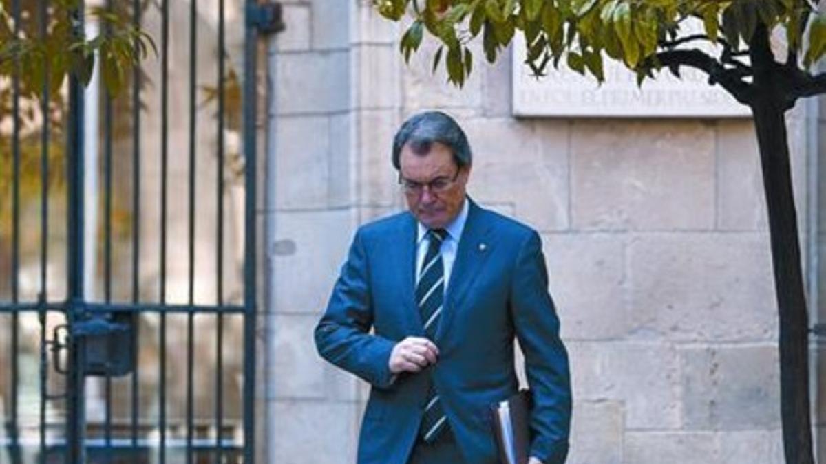 Artur Mas, ayer, a su llegada a la reunión del Consell Executiu en el Palau.