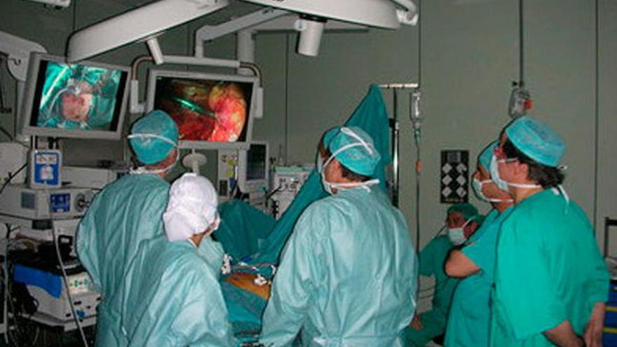 Una operació a l&#039;hospital de Palamós, en una imatge de 2010.