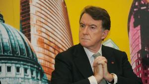 Mandelson deixa la Cambra dels Lords pels seus vincles amb Epstein