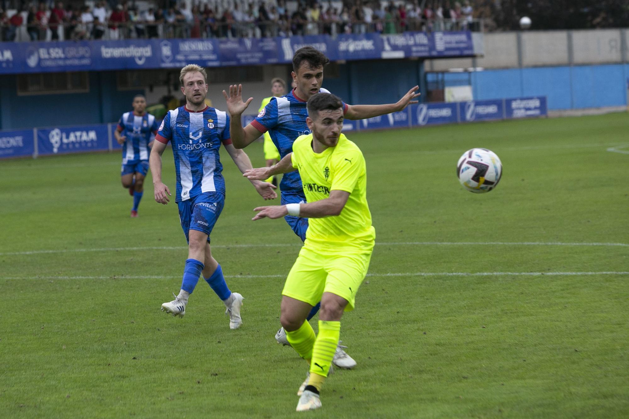 En imágenes: asi fue la victoria del Sporting (0-1) en el Suárez Puerta ante el Real Avilés