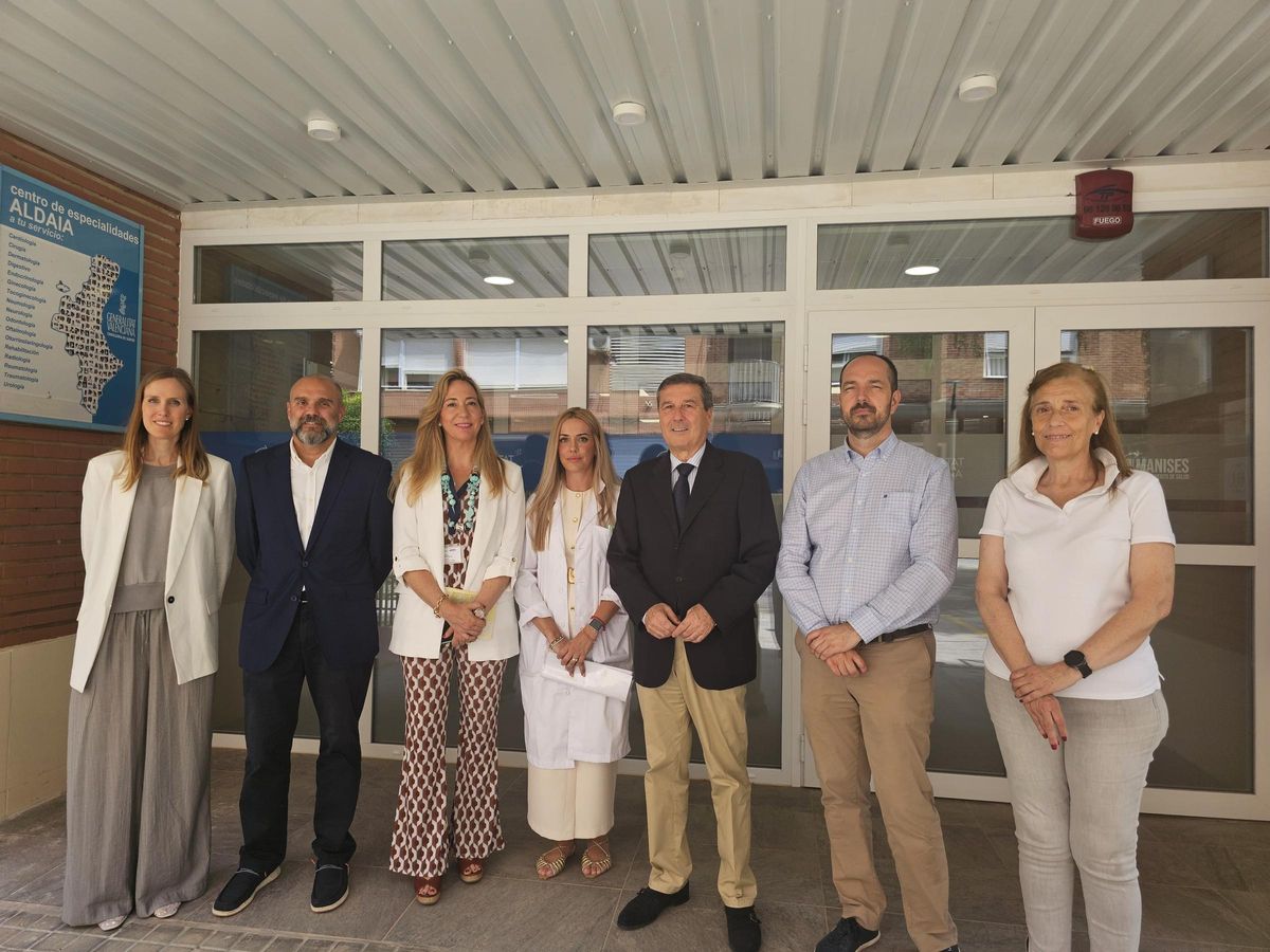 El conseller Gómez, el alcalde Luján y la concejala Folgado en la visita al centro de salud
