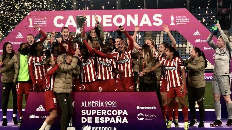 Las jugadoras del Atlético celebran la victoria.