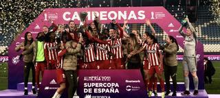 El Atlético femenino se hace con su primera Supercopa ante el Levante