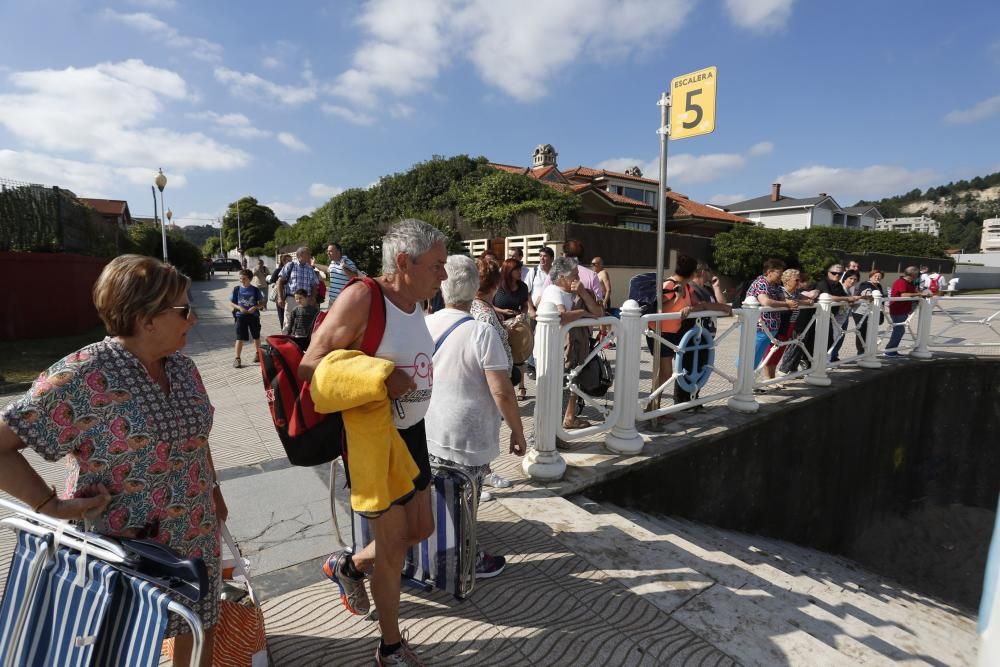 Domingo de calor y de atascos en Asturias