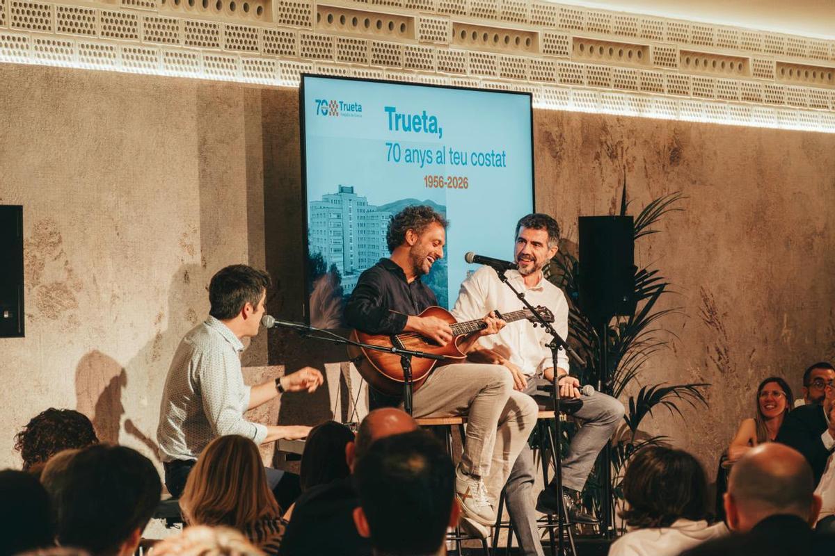 Les imatges del sopar solidari dels 70 anys de l'Hospital Trueta