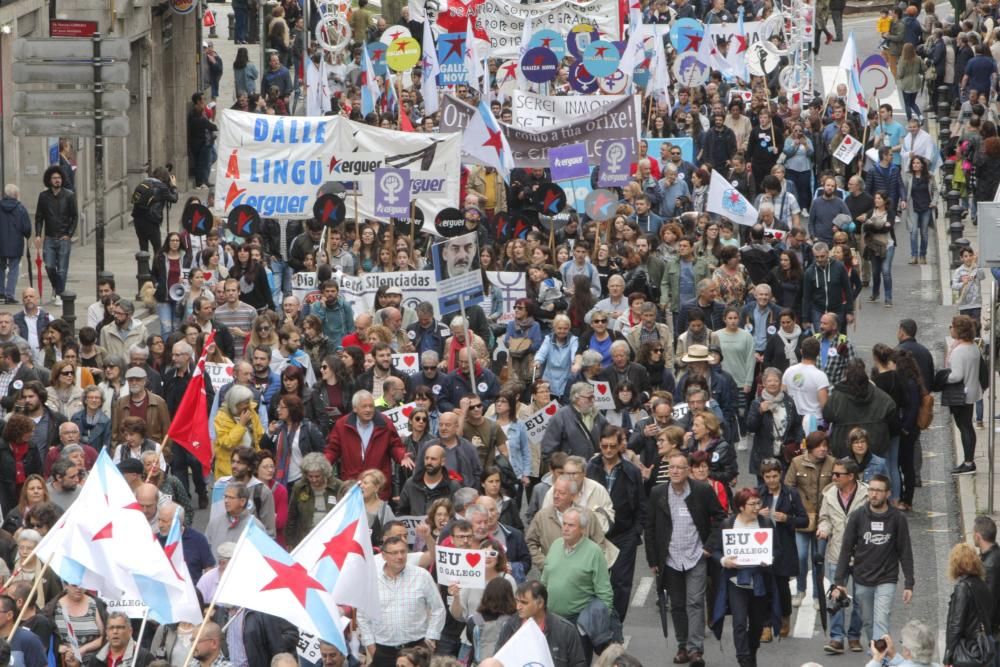 Diferentes entidades y colectivos salen a la calle para denunciar los impedimentos para usar el idioma "con normalidad" en el día a día.