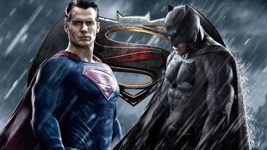 Cavill es Superman y Ben Affleck es Batman.