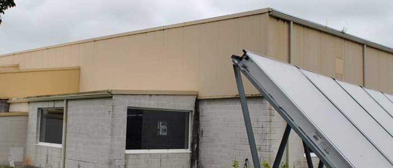 Instalaciones de la piscina de Navia.