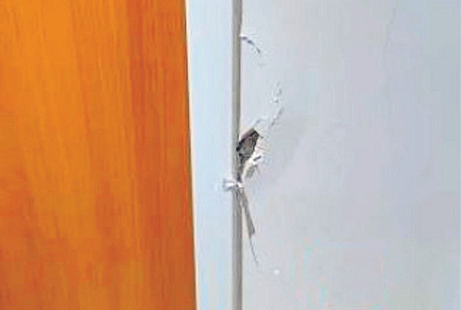 Desperfectos tras el paso de los estudiantes en el Hotel Bellver: Paredes, muebles y espejos rotos