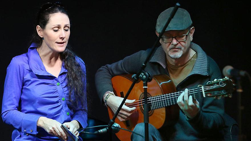 La cantaora Clara Montes y el guitarrista José Luis Montón, durante la presentación de &#039;Los amores oscuros&#039;.